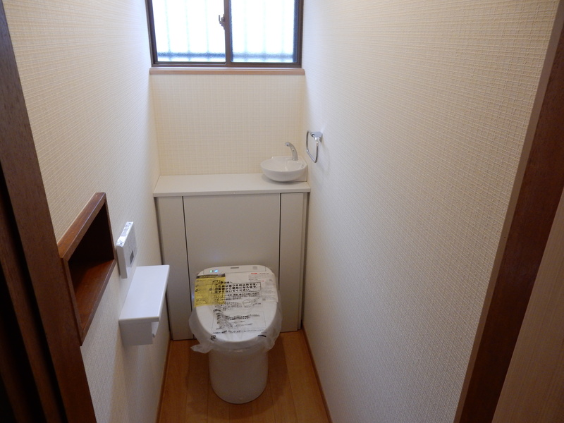 タンクレストイレのようで、タンク付いてるトイレ☆in足利市