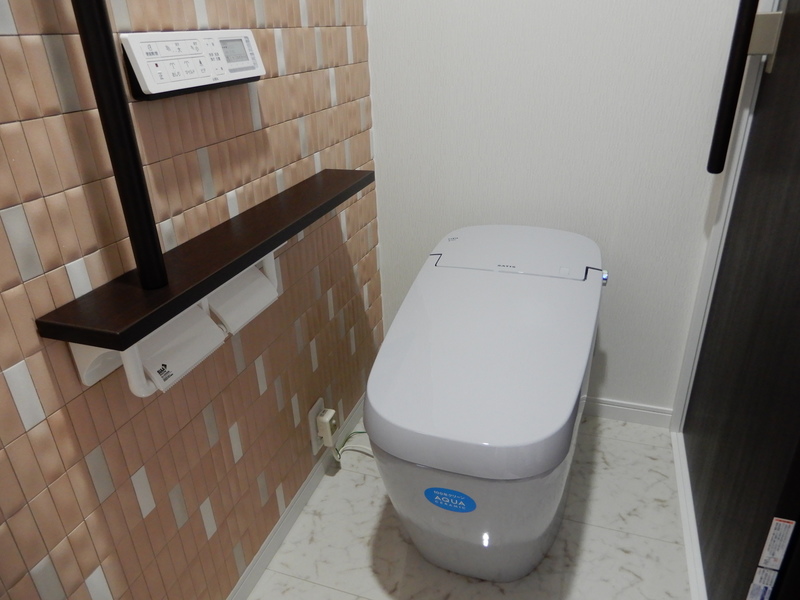 脱臭効果がすごいエコカラットと高級タンクレストイレで、クリーンなトイレがずっと保てる☆in佐野市